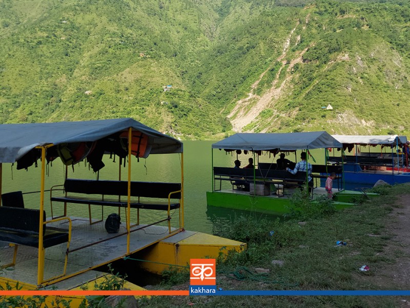 स्यार्पू तालमा डुंगा थपिए, बढ्दै आगन्तुक  